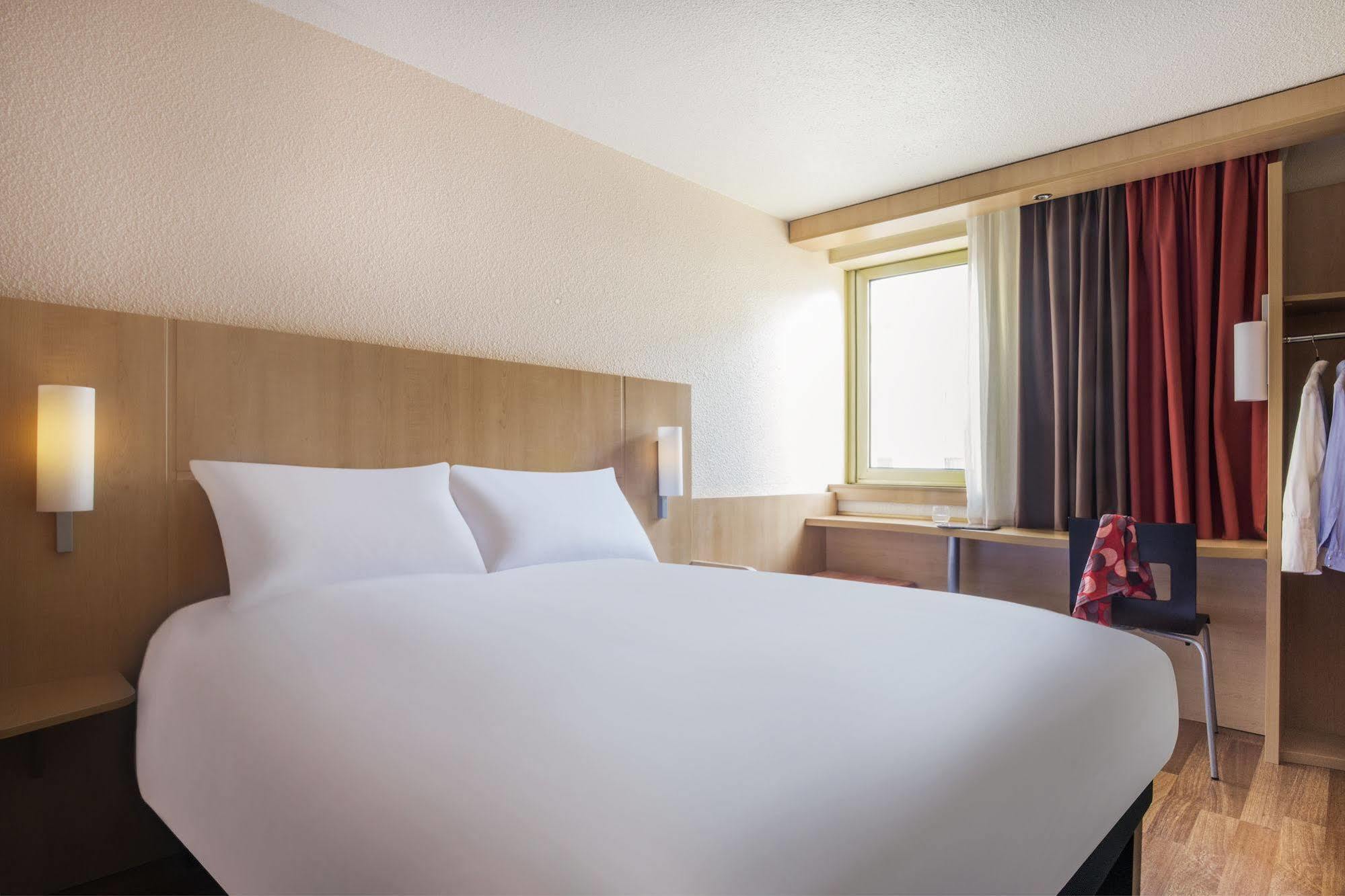 Ibis Nantes Centre Gare Sud Hotel Exterior photo